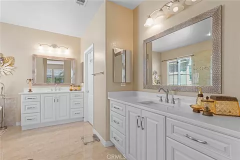 Bath - 45575 Hawk Ct, Temecula, CA 92592 photo 4 of 7
