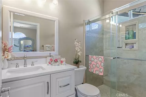 Bath - 45575 Hawk Ct, Temecula, CA 92592 photo 2 of 7