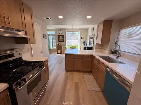 Kitchen - 39649 Oak Clf, Temecula, CA 92591 photo 8 of 9