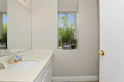 Bath - 39649 Oak Clf, Temecula, CA 92591 photo 1 of 2