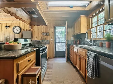 Kitchen - 349 Golf Course Rd, Lake Arrowhead, CA 92352 photo 2 of 4
