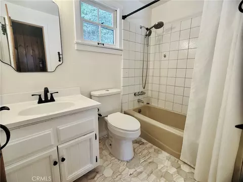 Bath - 349 Golf Course Rd, Lake Arrowhead, CA 92352 photo 1 of 3