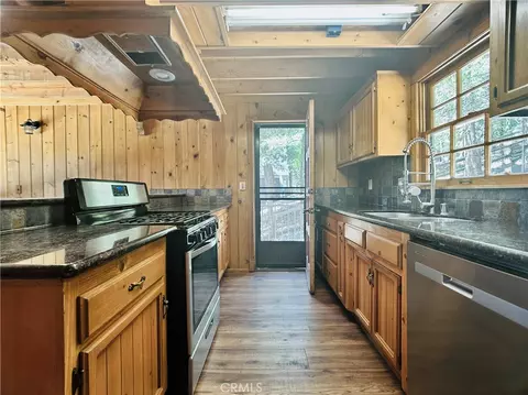 Kitchen - 349 Golf Course Rd, Lake Arrowhead, CA 92352 photo 1 of 4