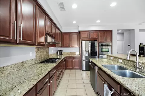 Kitchen - 46212 Pinon Pne, Temecula, CA 92592 photo 3 of 4