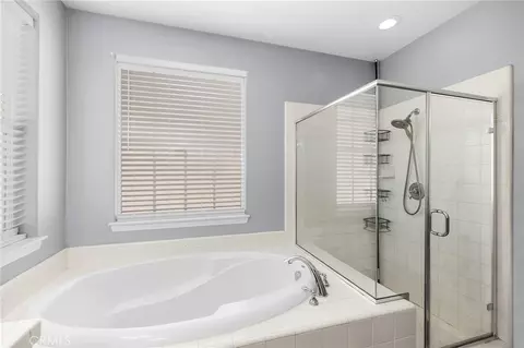 Bath - 46212 Pinon Pne, Temecula, CA 92592 photo 2 of 3