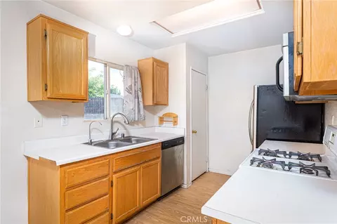 Kitchen - 10611 Plainfield, Adelanto, CA 92301 photo 3 of 4