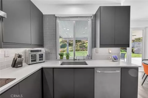 Kitchen - 1702 Tamarron, Corona, CA 92883 photo 6 of 8