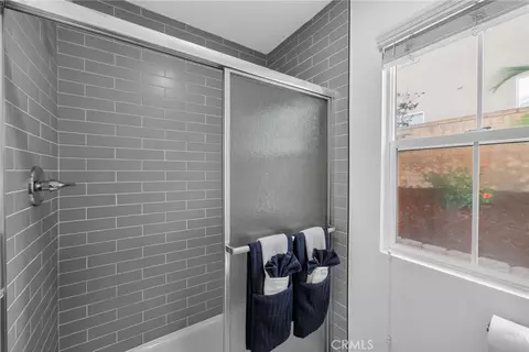 Bath - 1702 Tamarron, Corona, CA 92883 photo 3 of 6