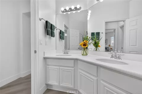 Bath - 1702 Tamarron, Corona, CA 92883 photo 6 of 6