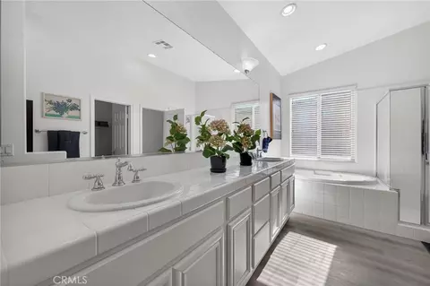 Bath - 1702 Tamarron, Corona, CA 92883 photo 4 of 6