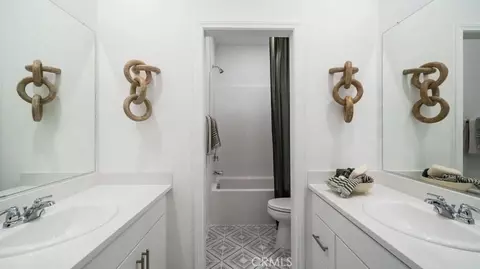Bath - 372 Deer Lane Way, Perris, CA 92570 photo 1 of 3