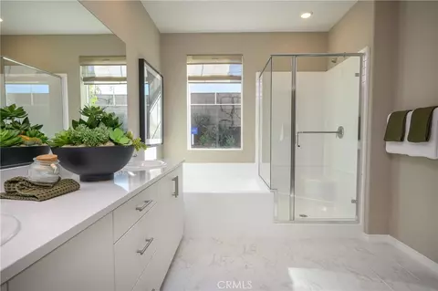 Bath - 372 Deer Lane Way, Perris, CA 92570 photo 3 of 3