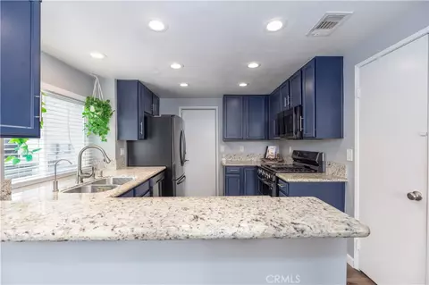Kitchen - 39640 Rustic Glen Dr, Temecula, CA 92591 photo 4 of 5