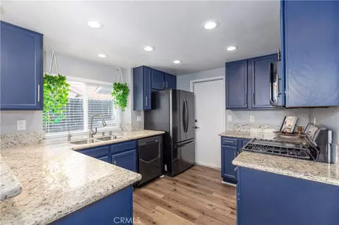 Kitchen - 39640 Rustic Glen Dr, Temecula, CA 92591 photo 2 of 5