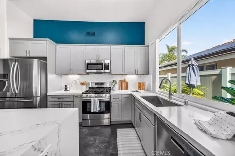 Kitchen - 27432 Cobble, Corona, CA 92883 photo 3 of 5