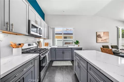 Kitchen - 27432 Cobble, Corona, CA 92883 photo 4 of 5