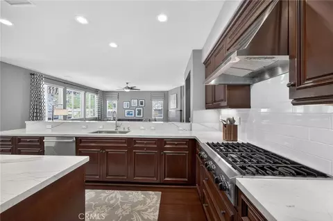 Kitchen - 46093 Hunter Trl, Temecula, CA 92592 photo 4 of 6