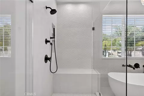 Bath - 46093 Hunter Trl, Temecula, CA 92592 photo 9 of 13