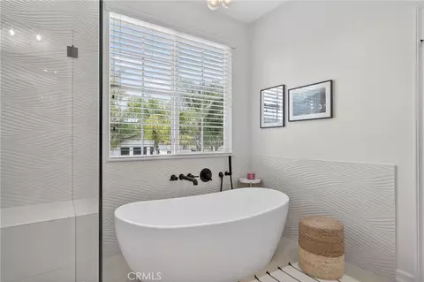 Bath - 46093 Hunter Trl, Temecula, CA 92592 photo 8 of 13