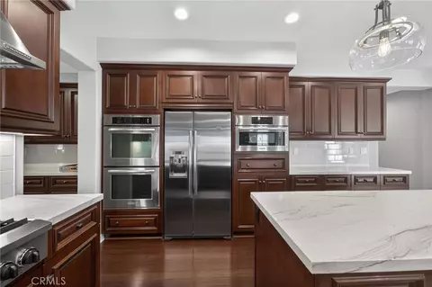 Kitchen - 46093 Hunter Trl, Temecula, CA 92592 photo 5 of 6