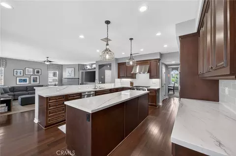 Kitchen - 46093 Hunter Trl, Temecula, CA 92592 photo 2 of 6