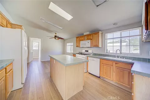 Kitchen - 39911 Green Meadow Rd, Temecula, CA 92592 photo 7 of 7