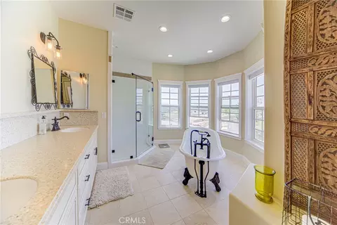 Bath - 39911 Green Meadow Rd, Temecula, CA 92592 photo 1 of 9