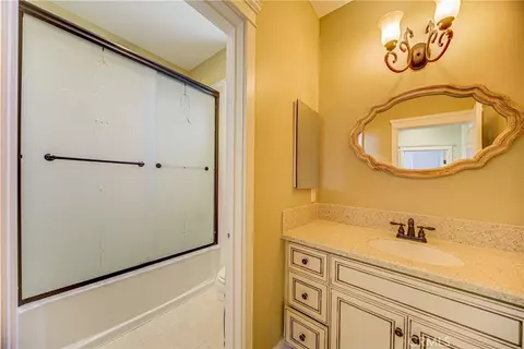 Bath - 39911 Green Meadow Rd, Temecula, CA 92592 photo 4 of 9