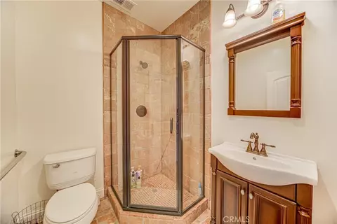 Bath - 39911 Green Meadow Rd, Temecula, CA 92592 photo 3 of 9