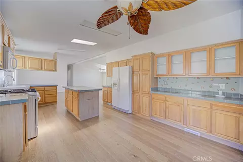 Kitchen - 39911 Green Meadow Rd, Temecula, CA 92592 photo 6 of 7