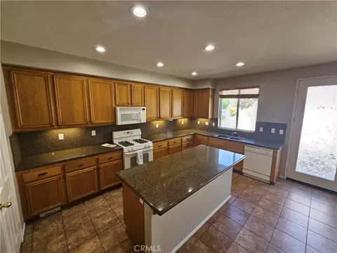 Kitchen - 28882 Lakefront, Temecula, CA 92591 photo 1 of 3