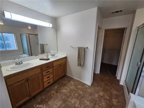 Bath - 28882 Lakefront, Temecula, CA 92591 photo 4 of 5