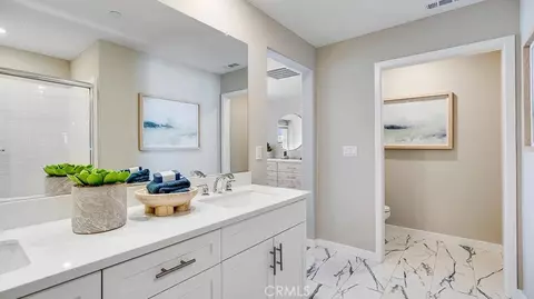 Bath - 1364 Thunderbolt Ln, Rialto, CA 92376 photo 2 of 3