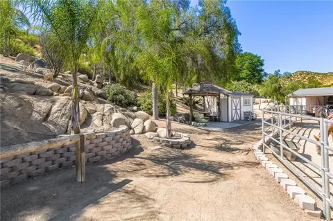 Exterior - 32360 Navajo Spgs, Wildomar, CA 92595 photo 7 of 25
