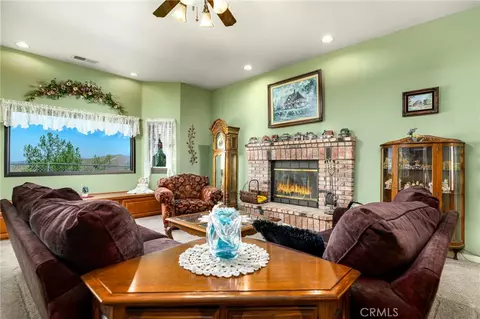 Living - 32360 Navajo Spgs, Wildomar, CA 92595 photo 3 of 4
