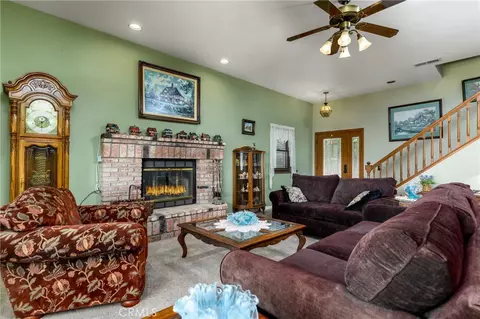 Living - 32360 Navajo Spgs, Wildomar, CA 92595 photo 2 of 4