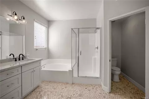 Bath - 30840 Point Woods Ct, Temecula, CA 92591 photo 3 of 4