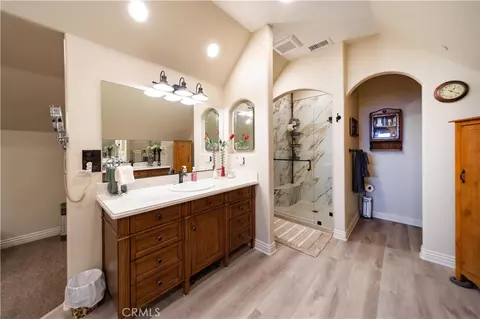 Bath - 36431 Summitville, Temecula, CA 92592 photo 4 of 8