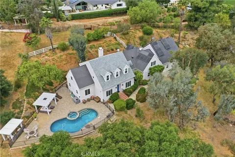 375 Woodland Hills Dr, Escondido, CA 92029