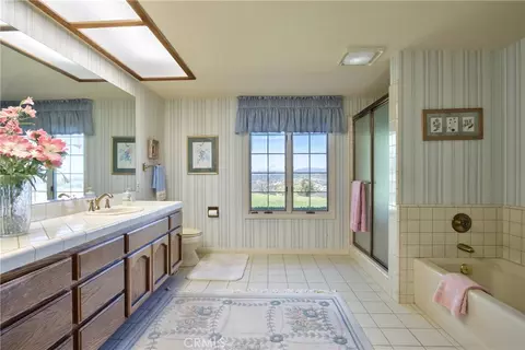 Bath - 28100 Sycamore Mesa Rd, Temecula, CA 92590 photo 2 of 4