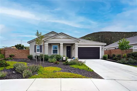 28427 Patches Dr, Menifee, CA 92585