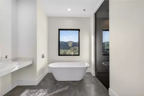 Bath - 43754 De Luz, Temecula, CA 92590 photo 2 of 8