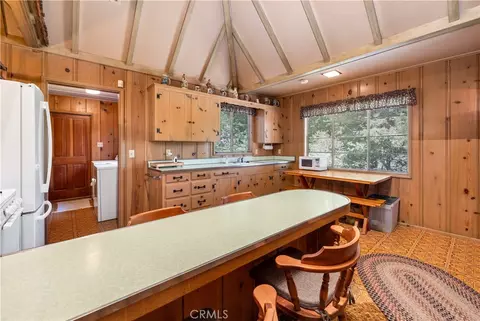 Kitchen - 29059 Hook Creek Rd, Cedar Glen, CA 92321 photo 4 of 6