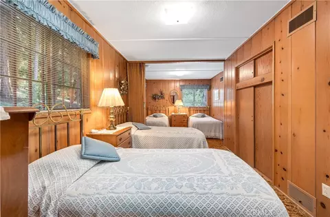 Bedroom - 29059 Hook Creek Rd, Cedar Glen, CA 92321 photo 4 of 5