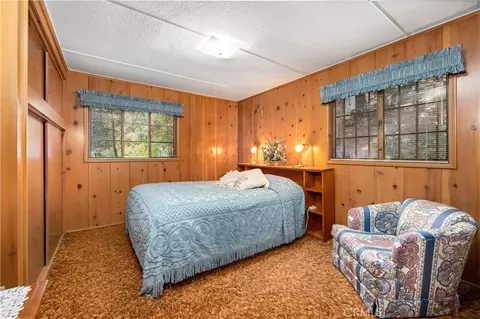 Bedroom - 29059 Hook Creek Rd, Cedar Glen, CA 92321 photo 1 of 5