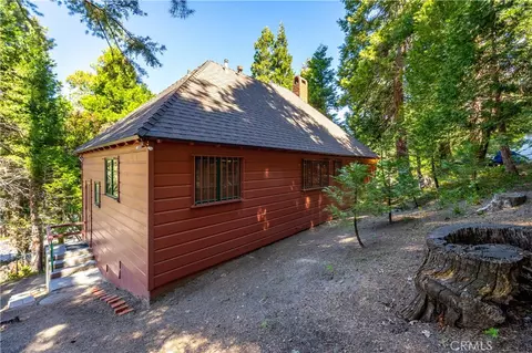 Exterior - 29059 Hook Creek Rd, Cedar Glen, CA 92321 photo 7 of 8