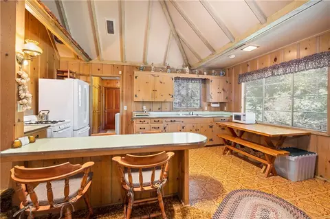 Kitchen - 29059 Hook Creek Rd, Cedar Glen, CA 92321 photo 3 of 6