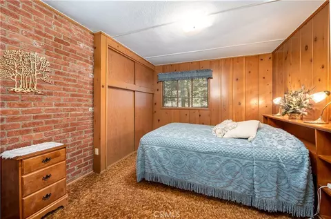 Bedroom - 29059 Hook Creek Rd, Cedar Glen, CA 92321 photo 2 of 5