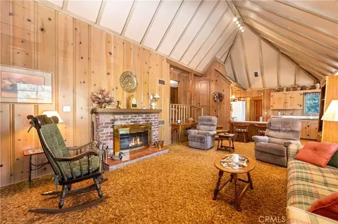 Living - 29059 Hook Creek Rd, Cedar Glen, CA 92321 photo 5 of 6