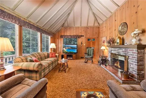 Living - 29059 Hook Creek Rd, Cedar Glen, CA 92321 photo 2 of 6